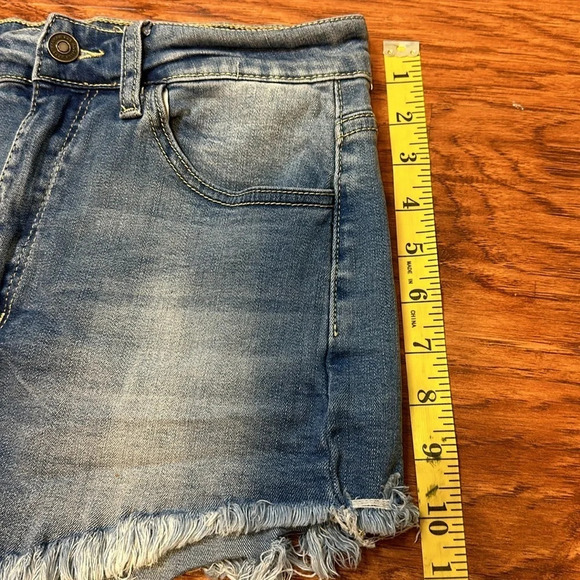 KanCan High Rise Distressed Denim Shorts Size 9 - Picture 9 of 10